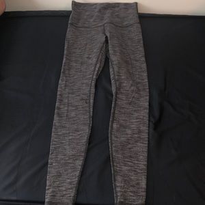 LULULEMON SIZE 6 7/8 LENGTH LEGGINGS